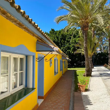 Апартаменты Cortijo La Saleta Banus *